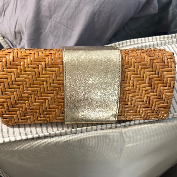 Tory Burch Woven Clutch with Gold Logo - Picture 6 of 8